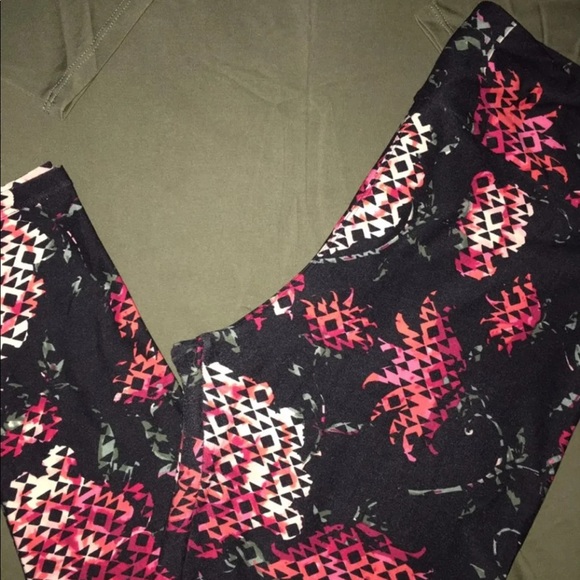 ⭐️LULAROE IRMA & TC LEGGING⭐️ - Picture 2 of 4